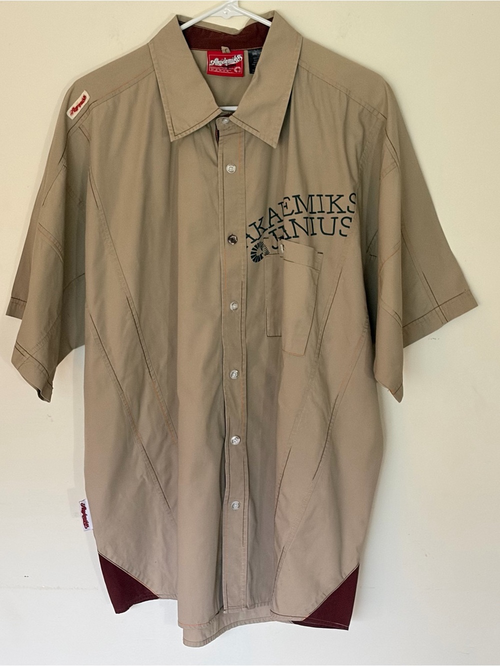 Akademiks Beige Short Sleeve Button-Down Shirt with Maroon Trim